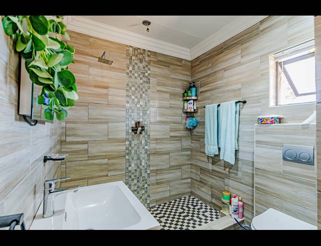 5 BEDROOM HOUSE FOR SALE IN AMANDASIG